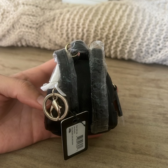 GUESS Bag Keychain NEW - Picture 2 of 4